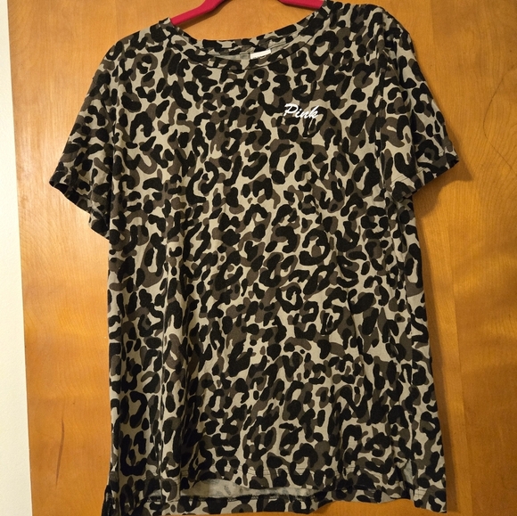 Victoria's Secret PINK Black & Green Camouflage Logo Short Sleeved T-Shirt M - Picture 1 of 4
